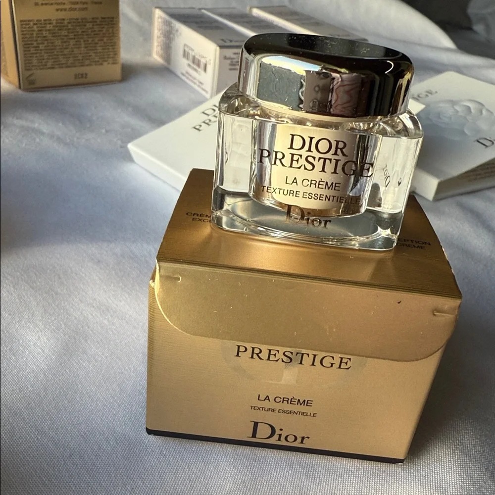 Dior Prestige and Capture Skincare Set in Gold and White - Picture 4 of 10